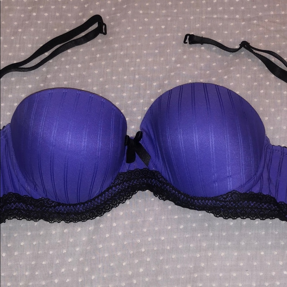 Padded push-up bra with removable straps.